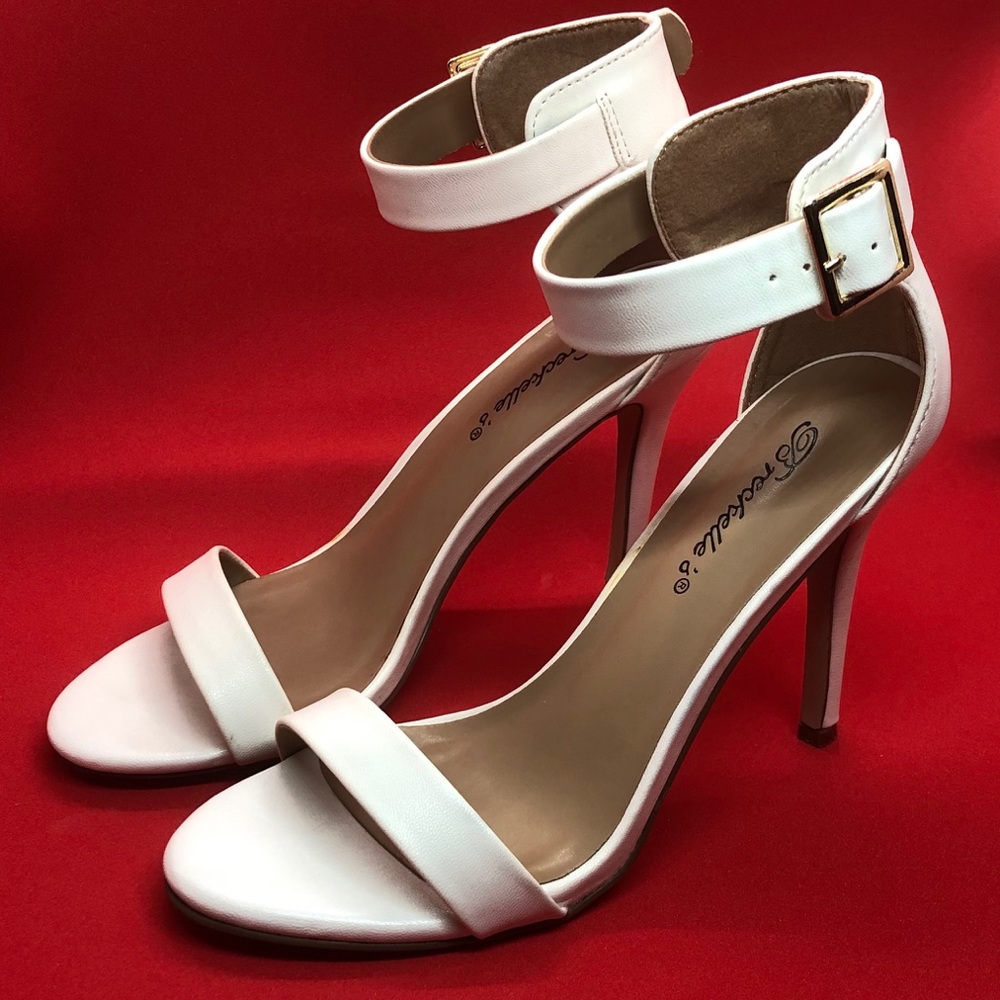 Woman white shoes 6.5